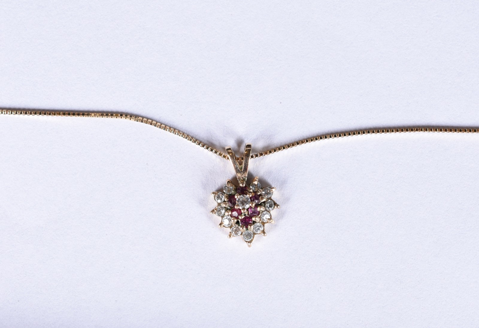 Colar de ouro 18k, contraste 750, pingente com brilhantes (Por... - foto 1 de 5