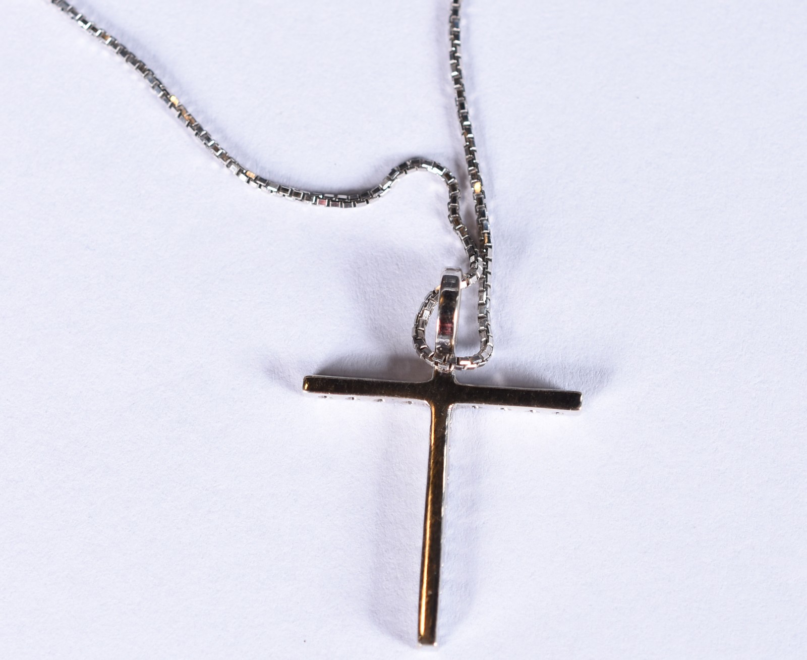 Colar de ouro branco, contraste 750, crucifixo com 25 brilhantes (Por... - foto 3 de 4