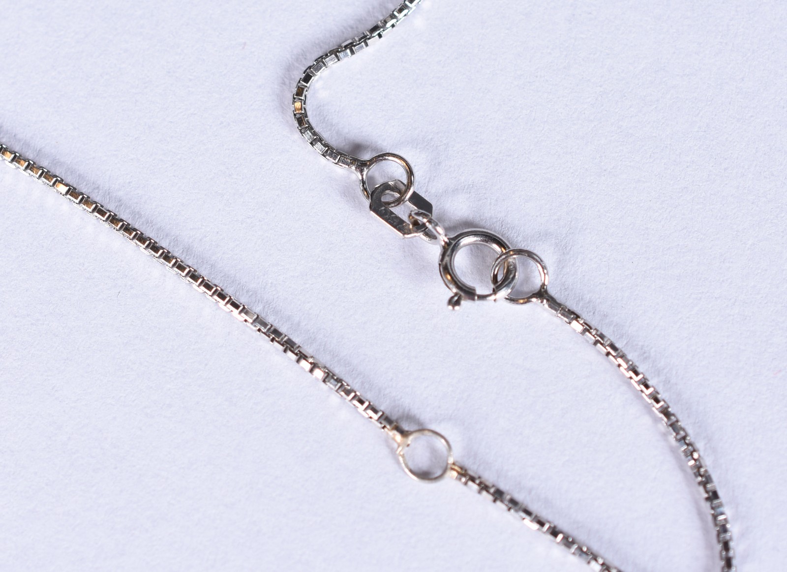 Colar de ouro branco, contraste 750, crucifixo com 25 brilhantes (Por... - foto 4 de 4