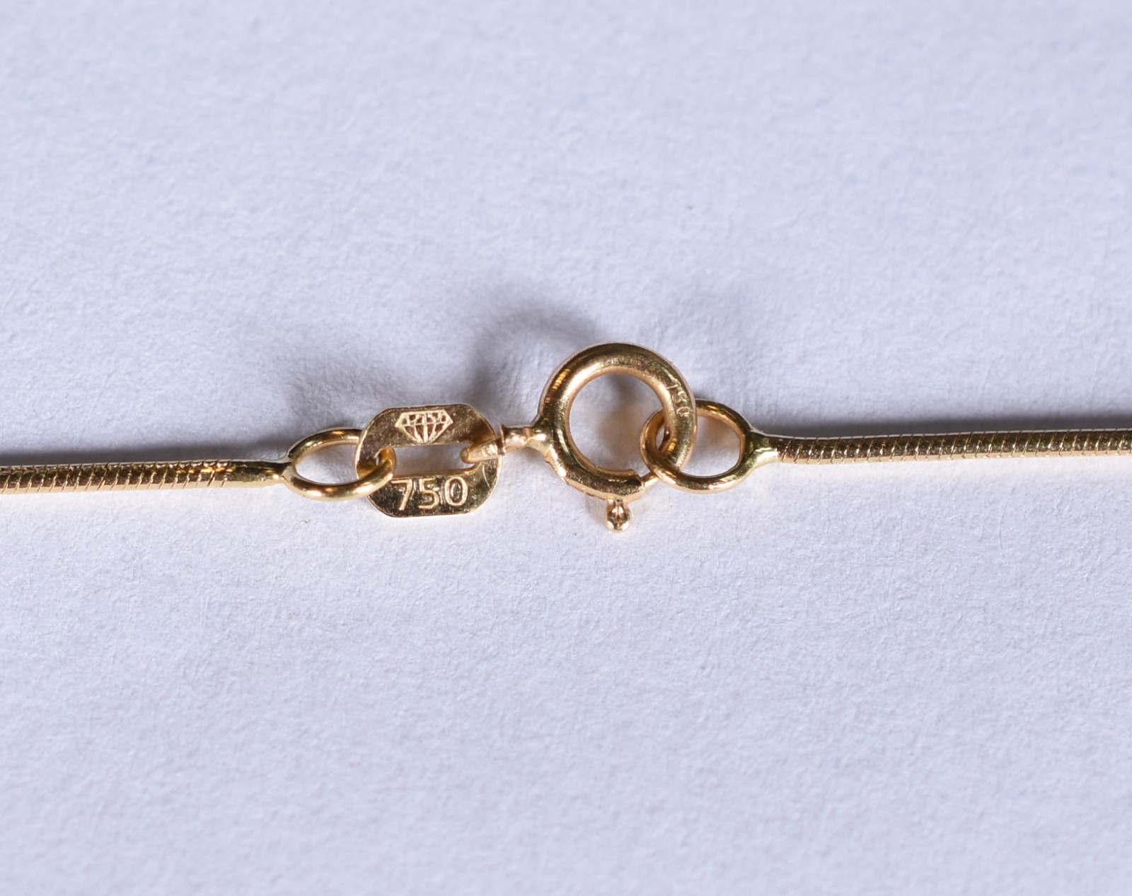 Colar de ouro 18 k, contraste 750 com pingente feitio pomba (Por... - foto 5 de 5