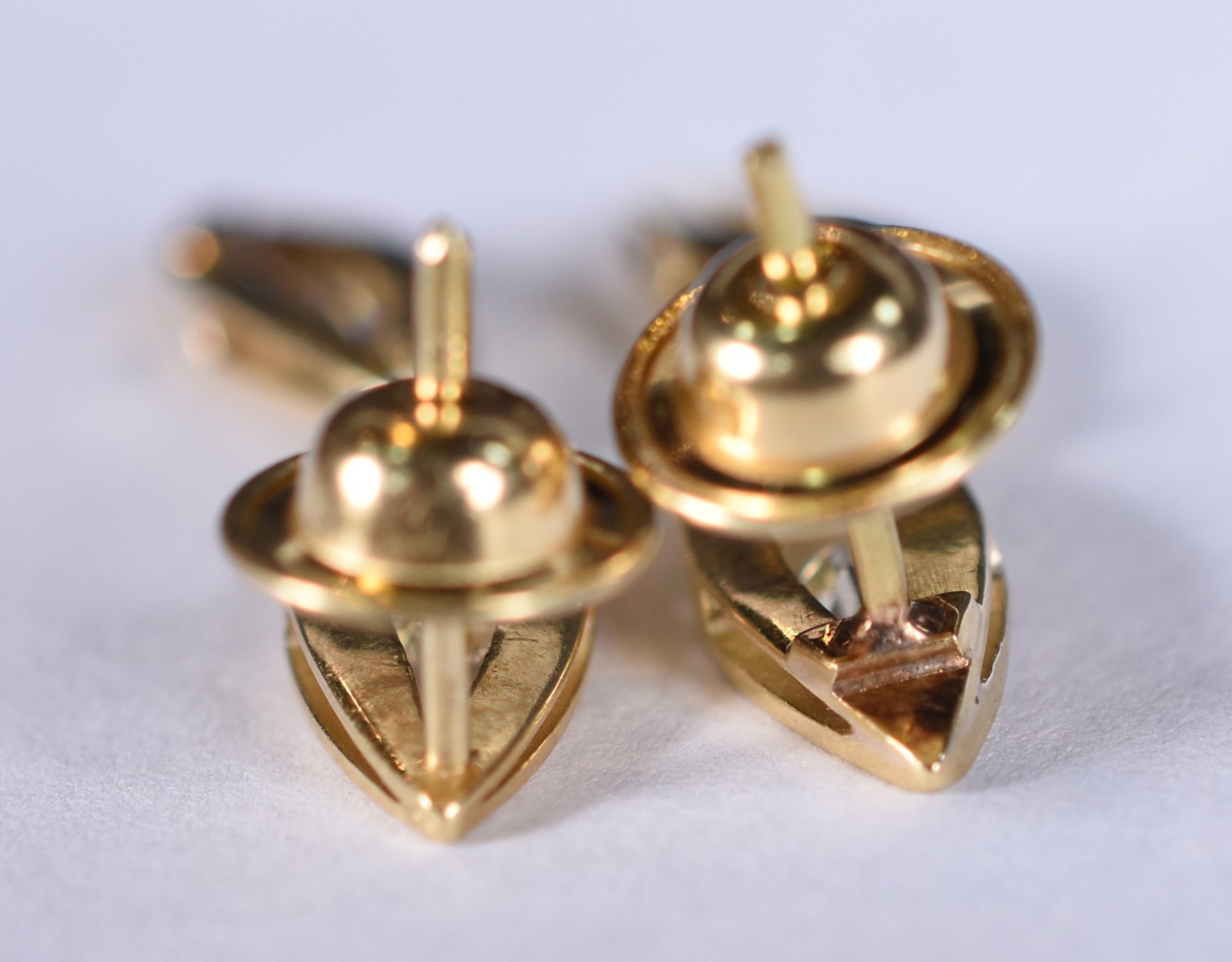 Par de brincos de ouro 18k, contraste 750 com 4 brilhantes (Por... - foto 4 de 4