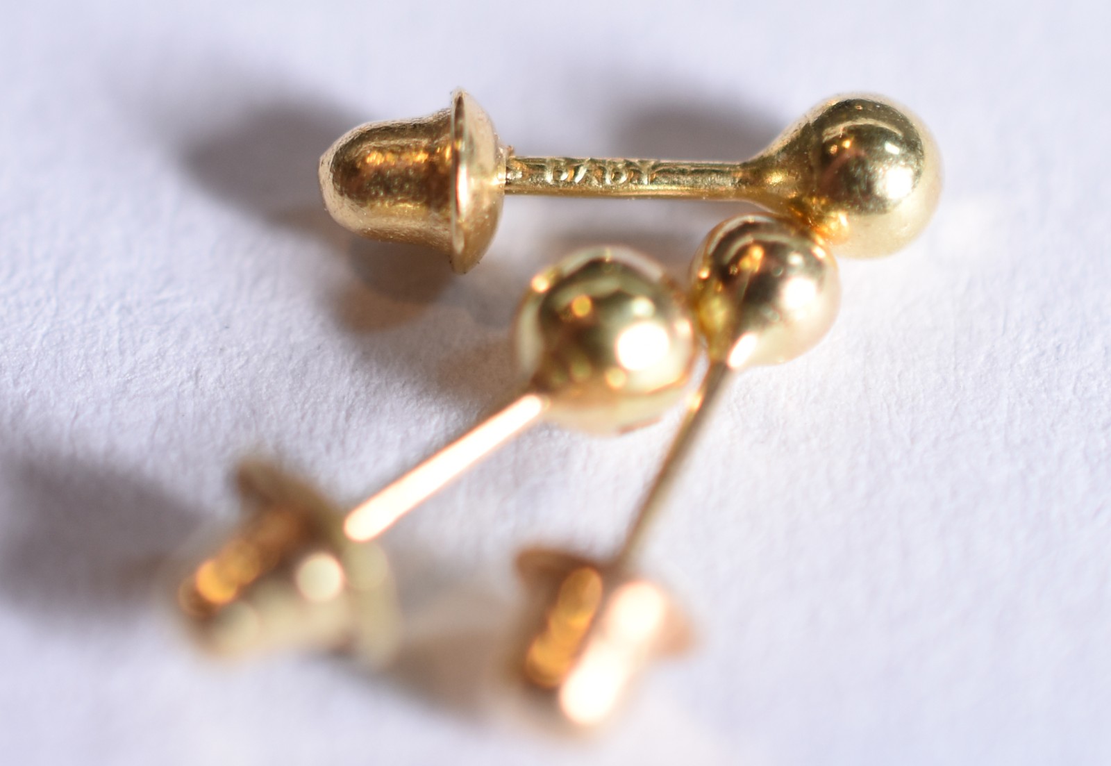 Dois pares de brinco de ouro 18 k (Por motivos de segurança a peça... - foto 4 de 4