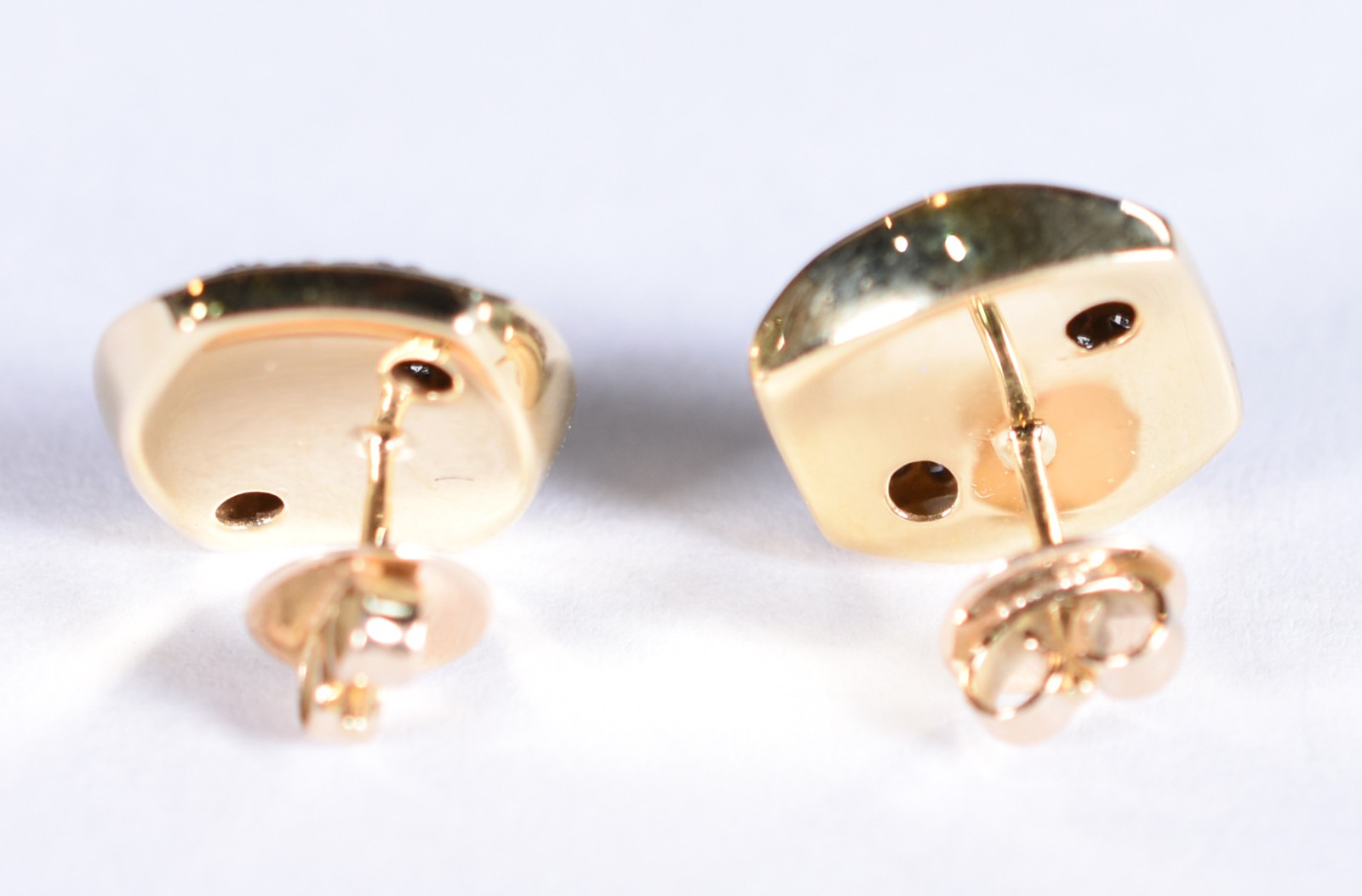 Par de brincos de ouro 18k e ouro branco cravejado de brilhantes (Por... - foto 3 de 3