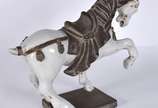Escultura de cavalo de cerâmica craquelê estilo... - Escultura de cavalo de cerâmica craquelê estilo oriental.