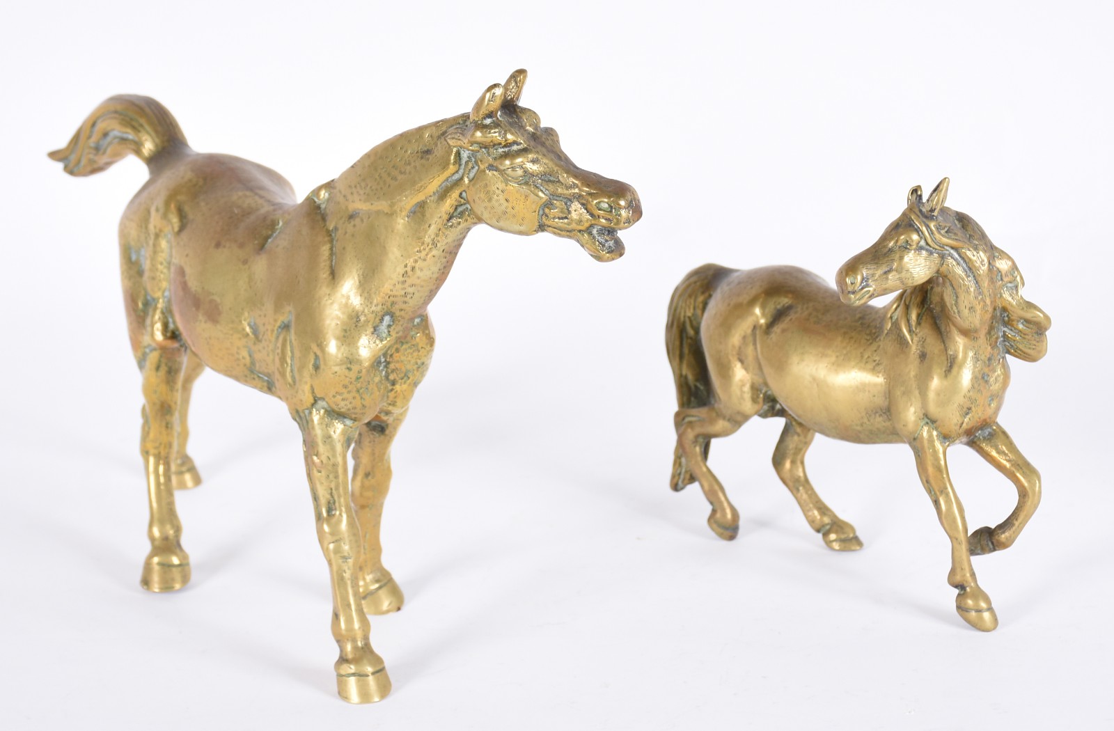 Duas esculturas de bronze representando cavalos. - foto 1 de 5