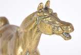 Duas esculturas de bronze representando cavalos. - Duas esculturas de bronze representando cavalos.