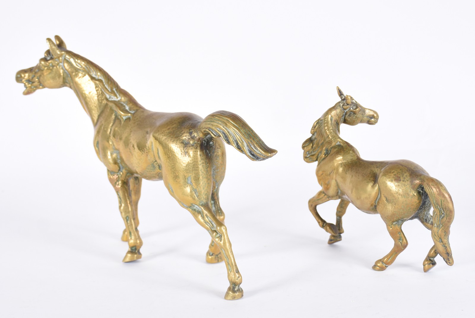 Duas esculturas de bronze representando cavalos. - foto 4 de 5
