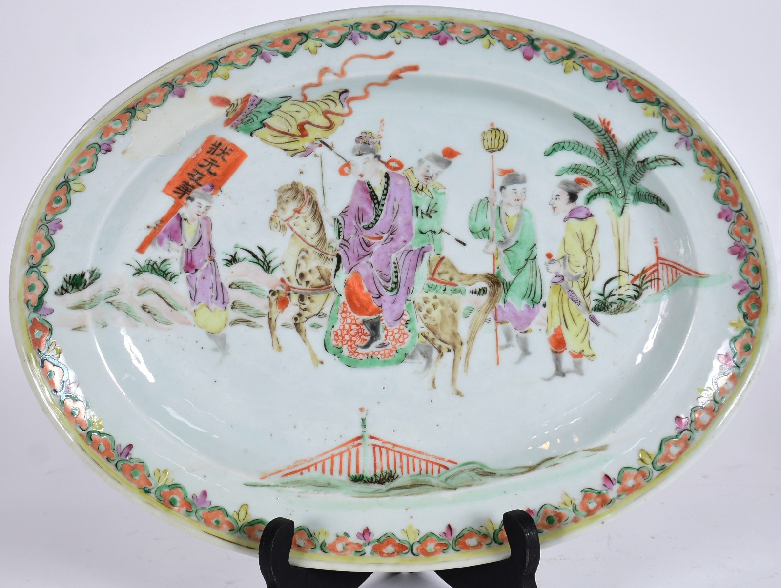 Travessa de porcelana oriental decorado com figura a cavalo e outros... - foto 1 de 5