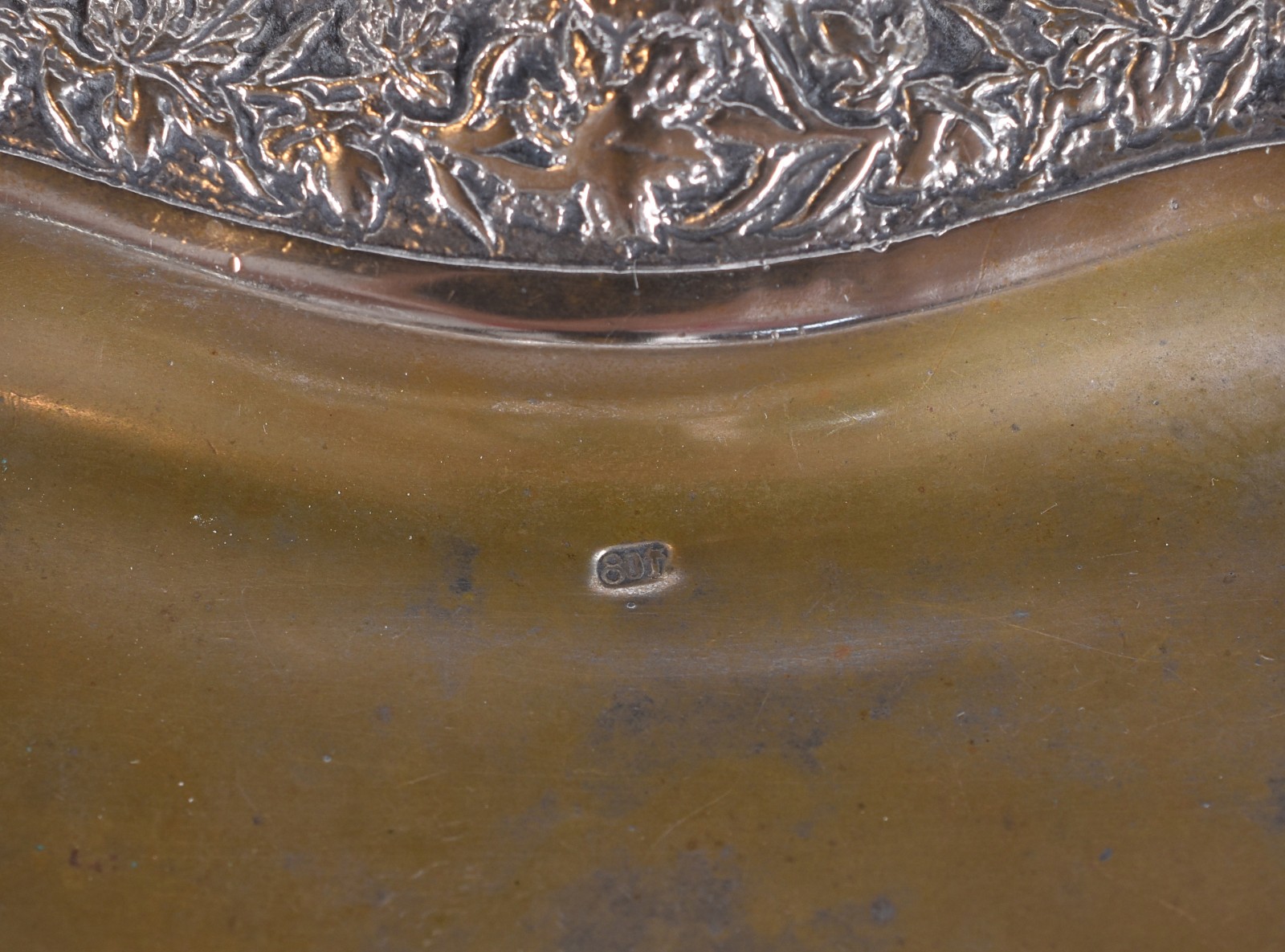 Três peças de prata de lei contrastada, sendo: bowl, vaso e salva... - foto 4 de 6