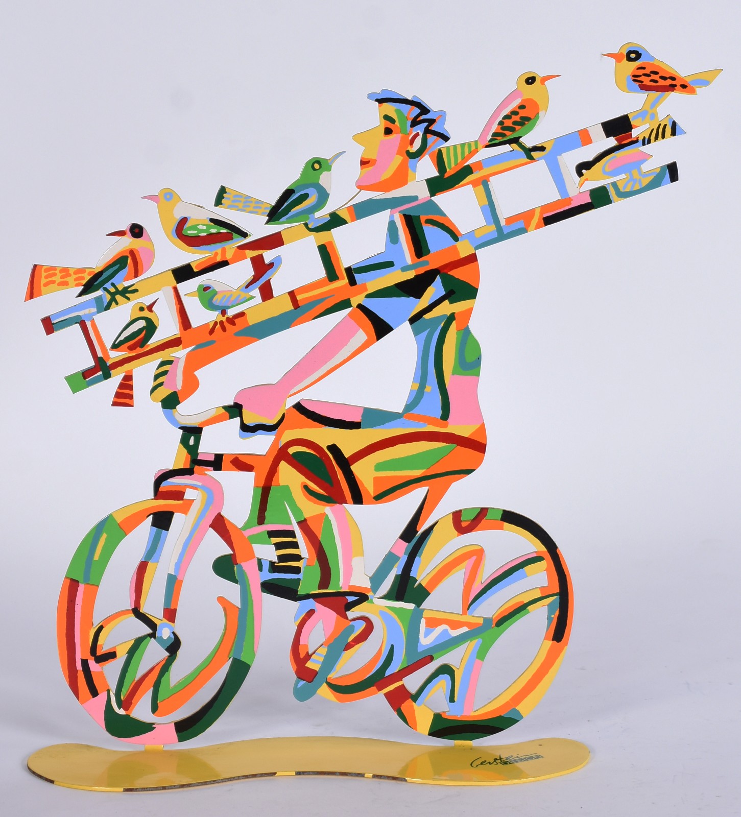 Escultura representando ciclista com pássaros. - foto 1 de 8