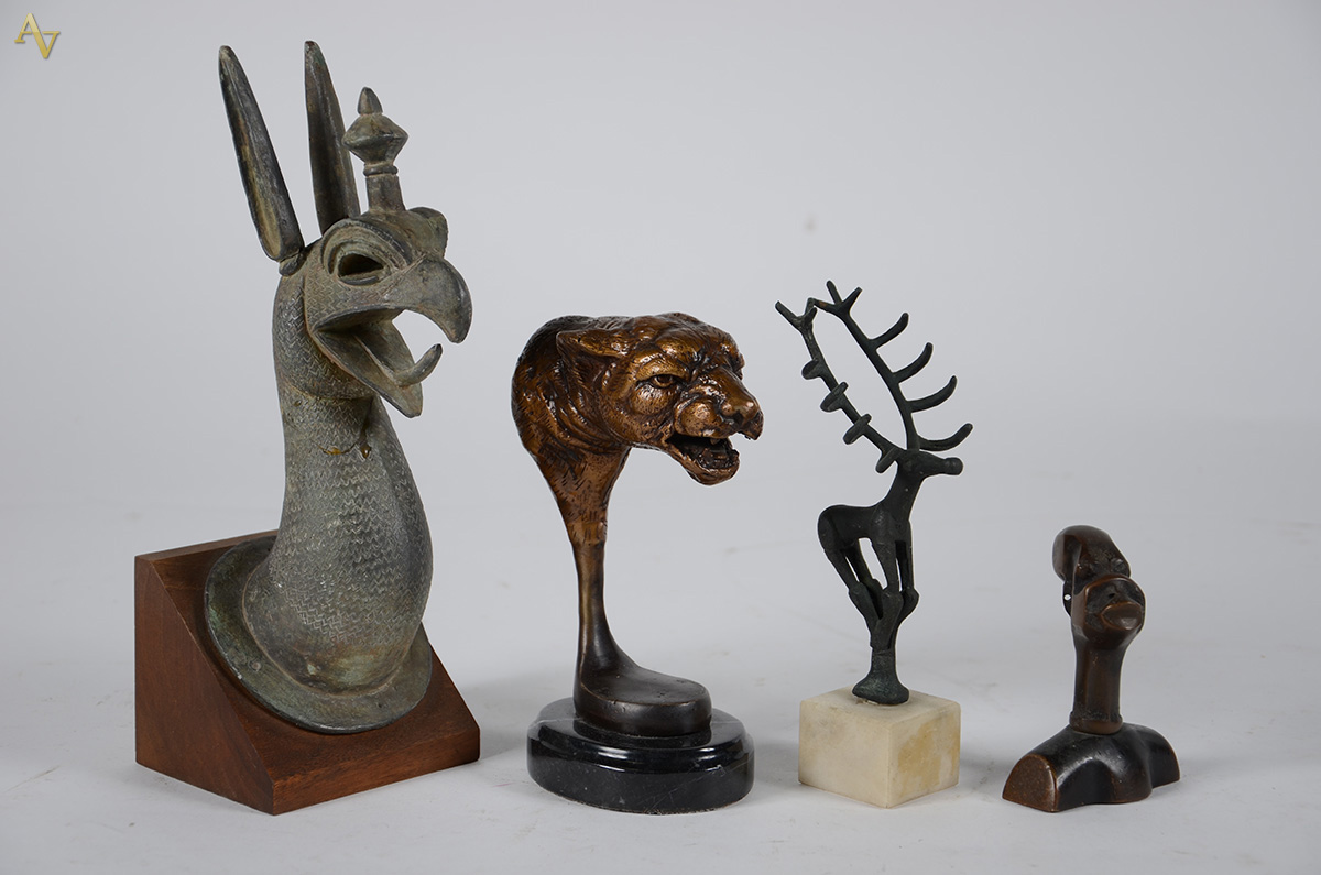Lote com 4 pequenas esculturas de diversos animais. Alturas: 10, 18...