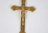 Crucifixo em metal dourado. Altura: 15 cm - Crucifixo em metal dourado. Altura: 15 cm