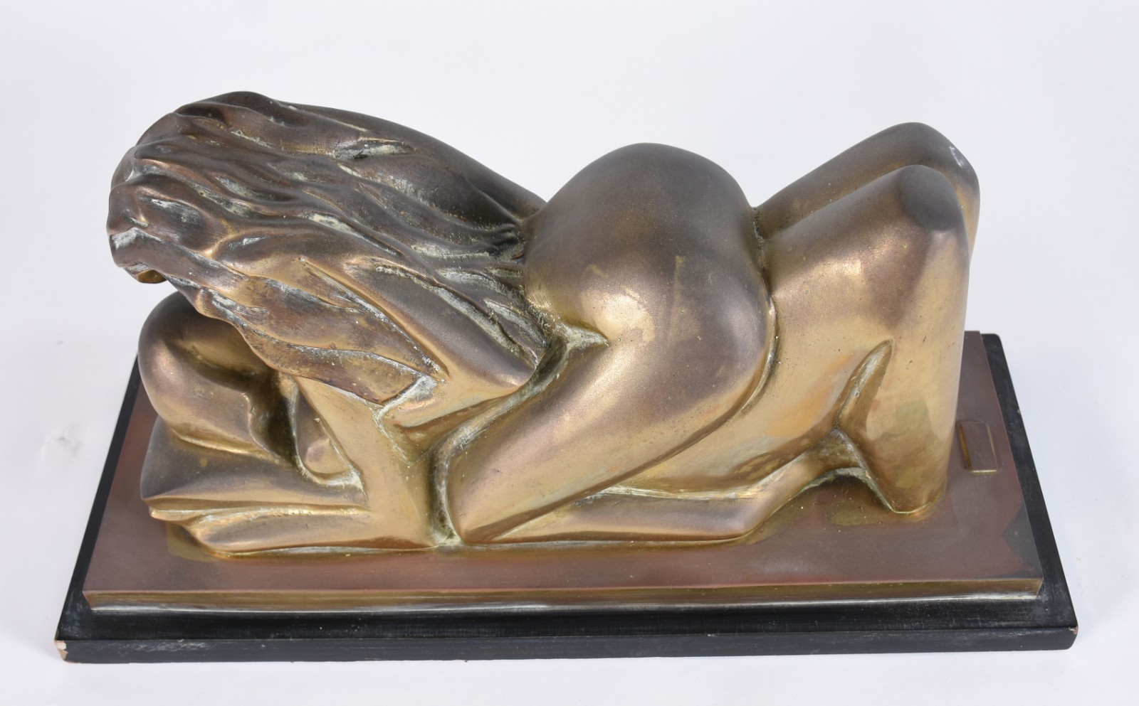 Escultura de bronze representando casal. Assinatura na base. - foto 1 de 7