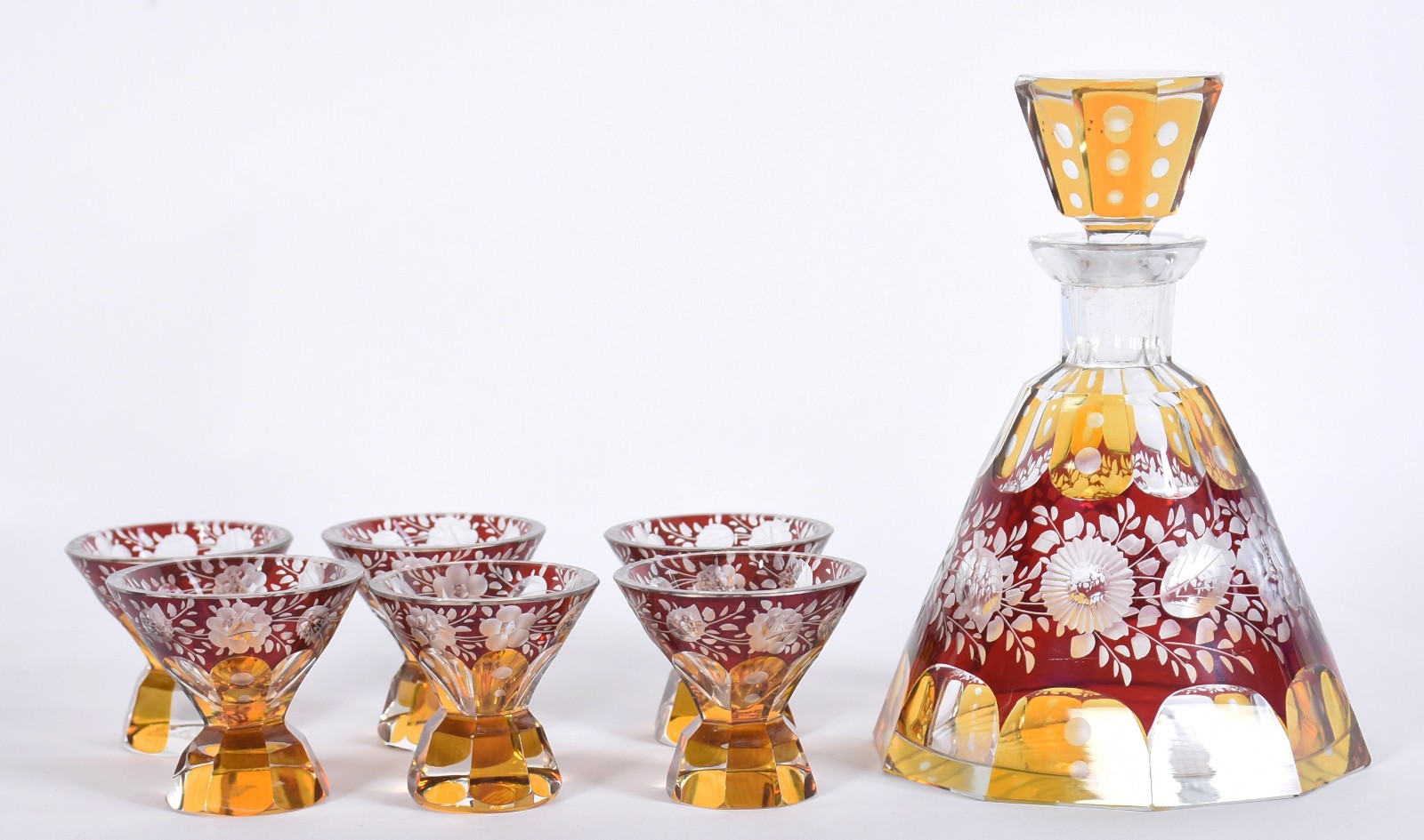Conjunto de licoreira e 6 cálices de cristal facetado na cor âmbar e... - foto 1 de 5