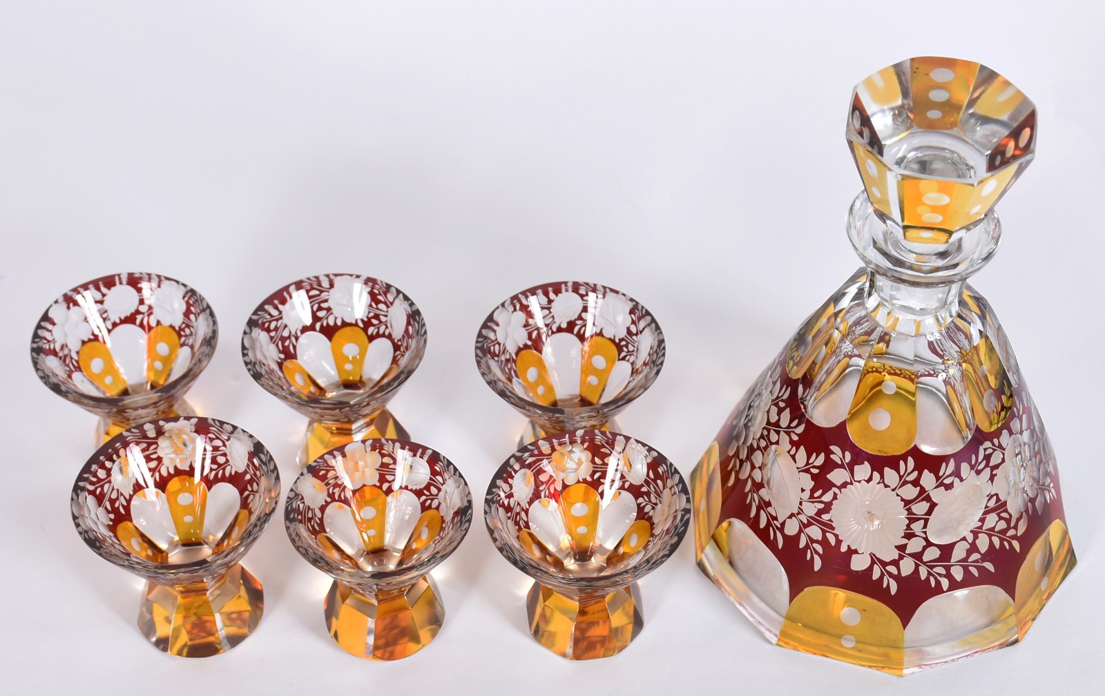Conjunto de licoreira e 6 cálices de cristal facetado na cor âmbar e... - foto 2 de 5