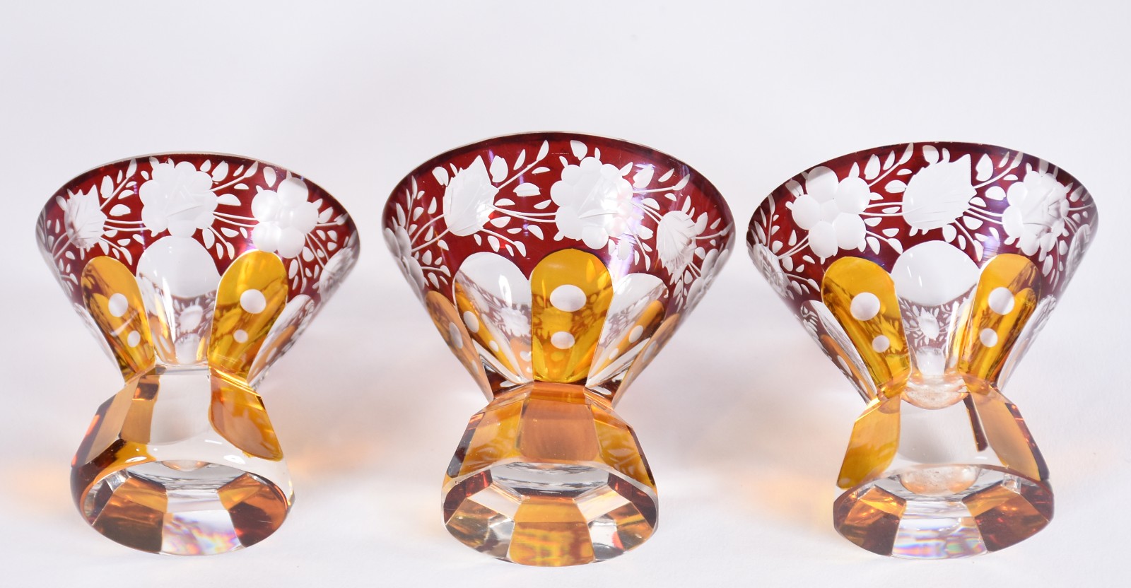 Conjunto de licoreira e 6 cálices de cristal facetado na cor âmbar e... - foto 4 de 5