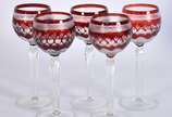 Cinco cálices para vinho de cristal doublé rubi... - Cinco cálices para vinho de cristal doublé rubi lapidado, pés serrilhados.
