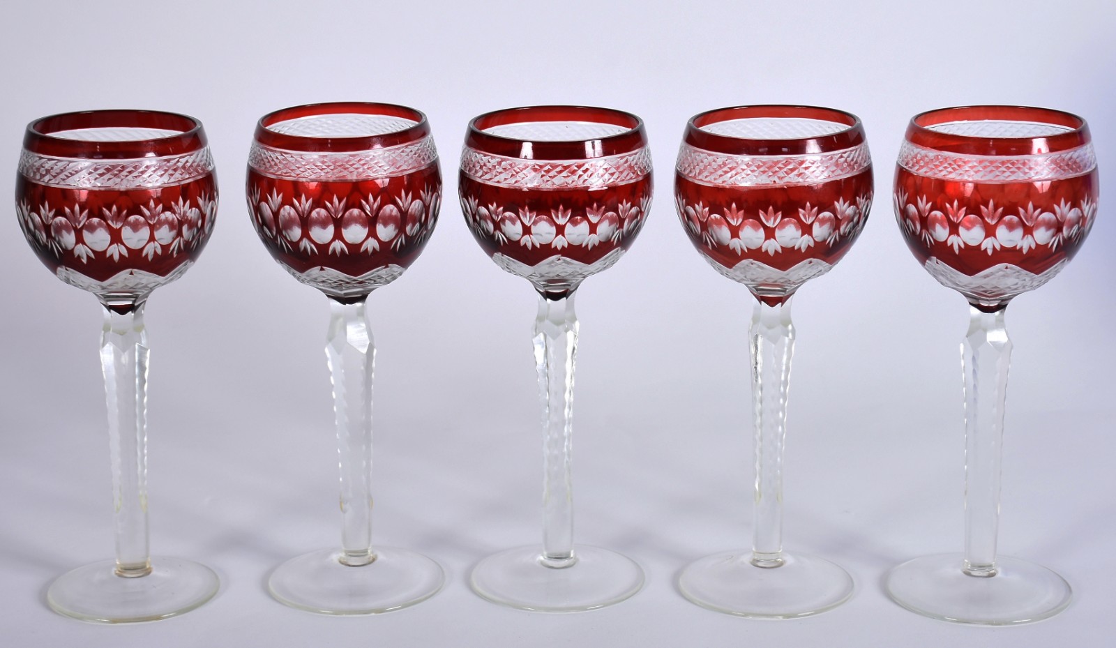 Cinco cálices para vinho de cristal doublé rubi lapidado, pés... - foto 2 de 4