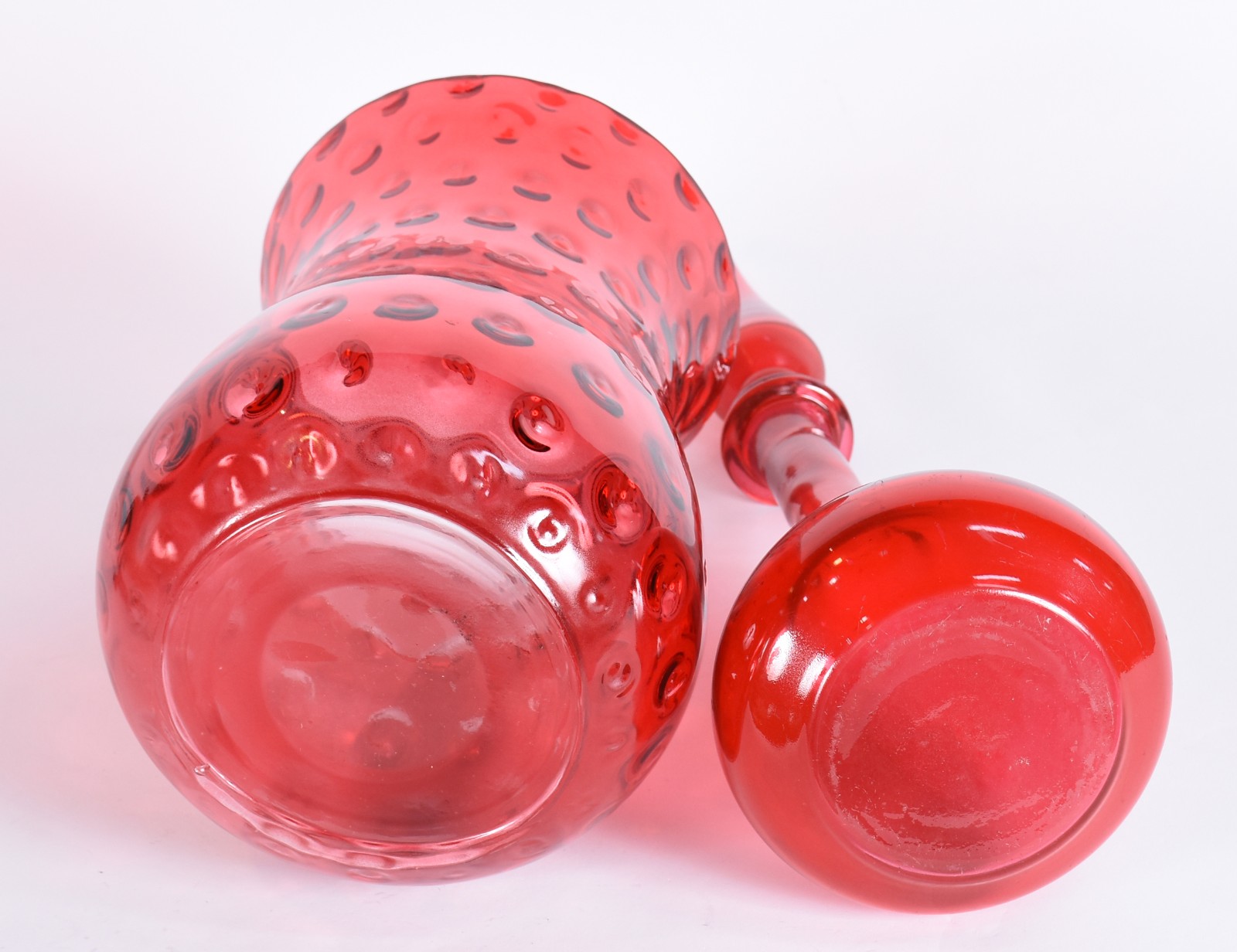 Duas peças de vidro vermelho (garrafa descascando). - foto 4 de 5