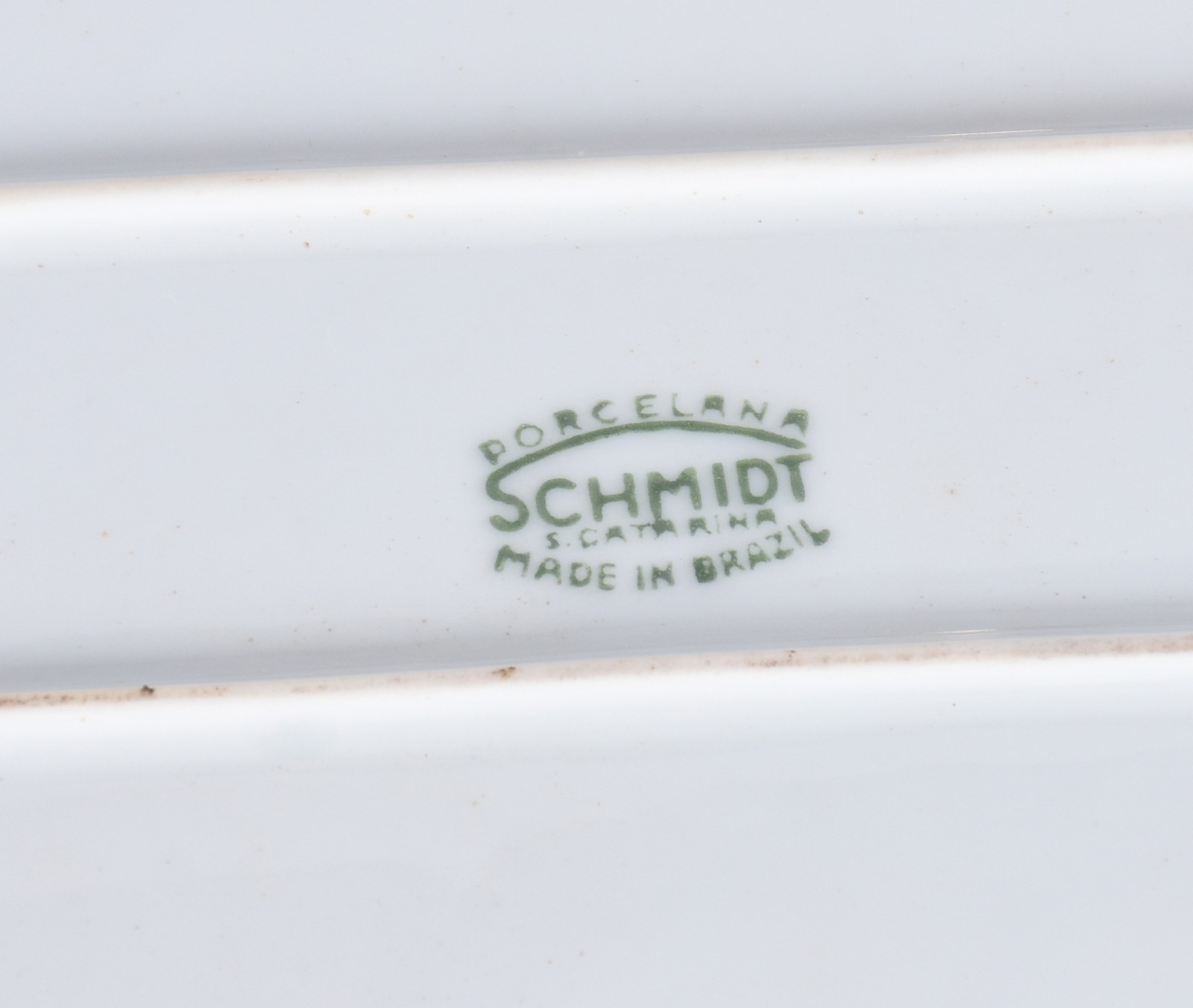 Dois conjuntos de porcelana para café, sendo uma na cor vinho com... - foto 4 de 6