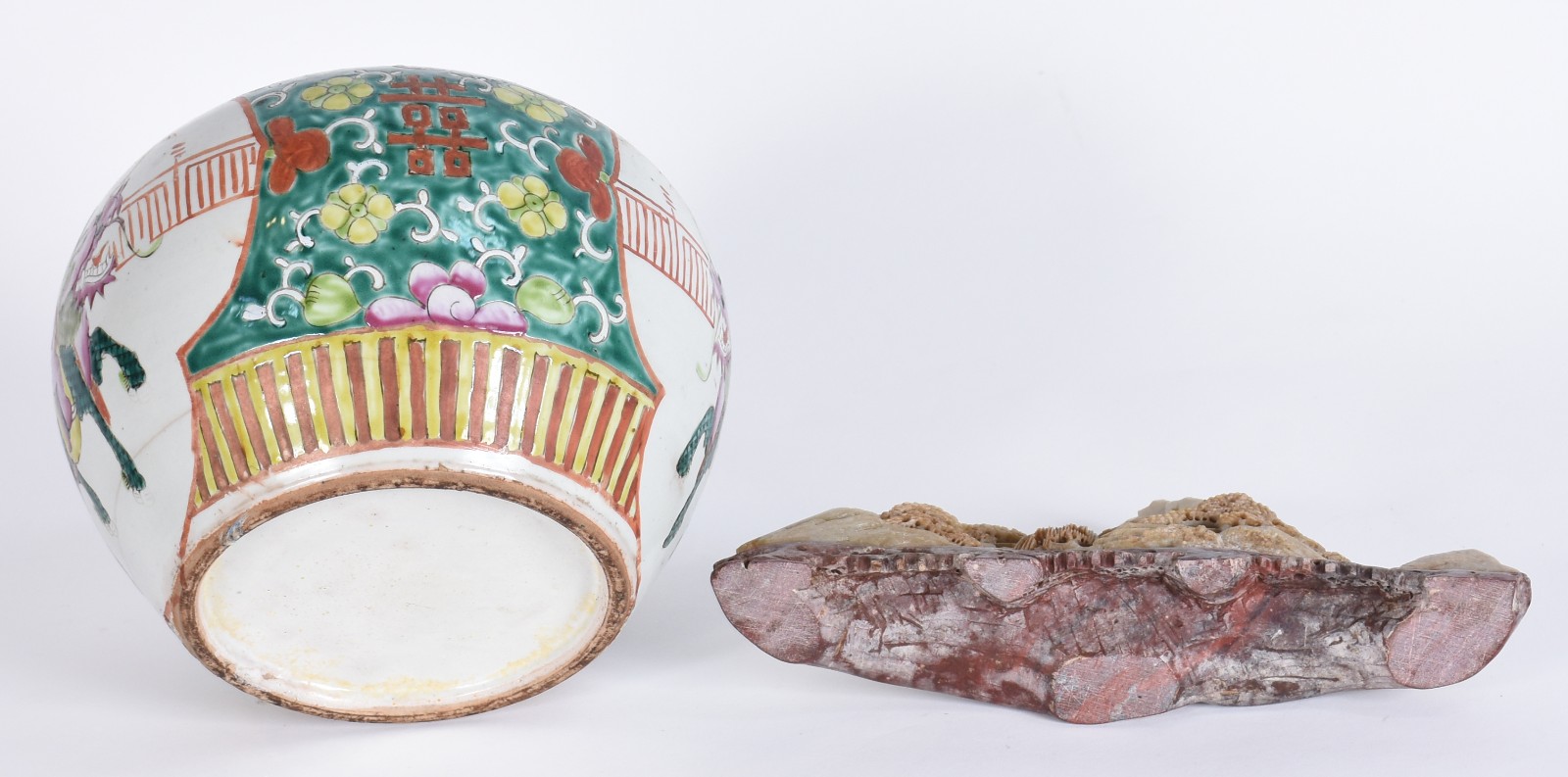 Duas peças, sendo: potiche de porcelana oriental, tampa lascada e... - foto 4 de 9