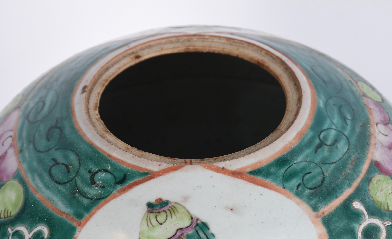 Duas peças, sendo: potiche de porcelana oriental, tampa lascada e... - foto 7 de 9