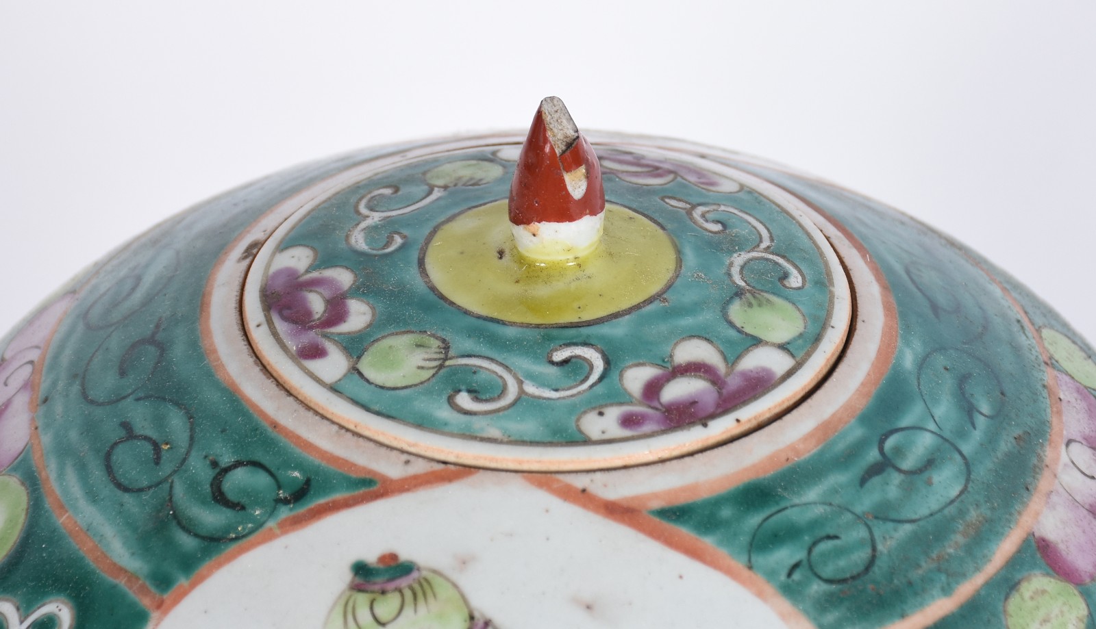 Duas peças, sendo: potiche de porcelana oriental, tampa lascada e... - foto 9 de 9