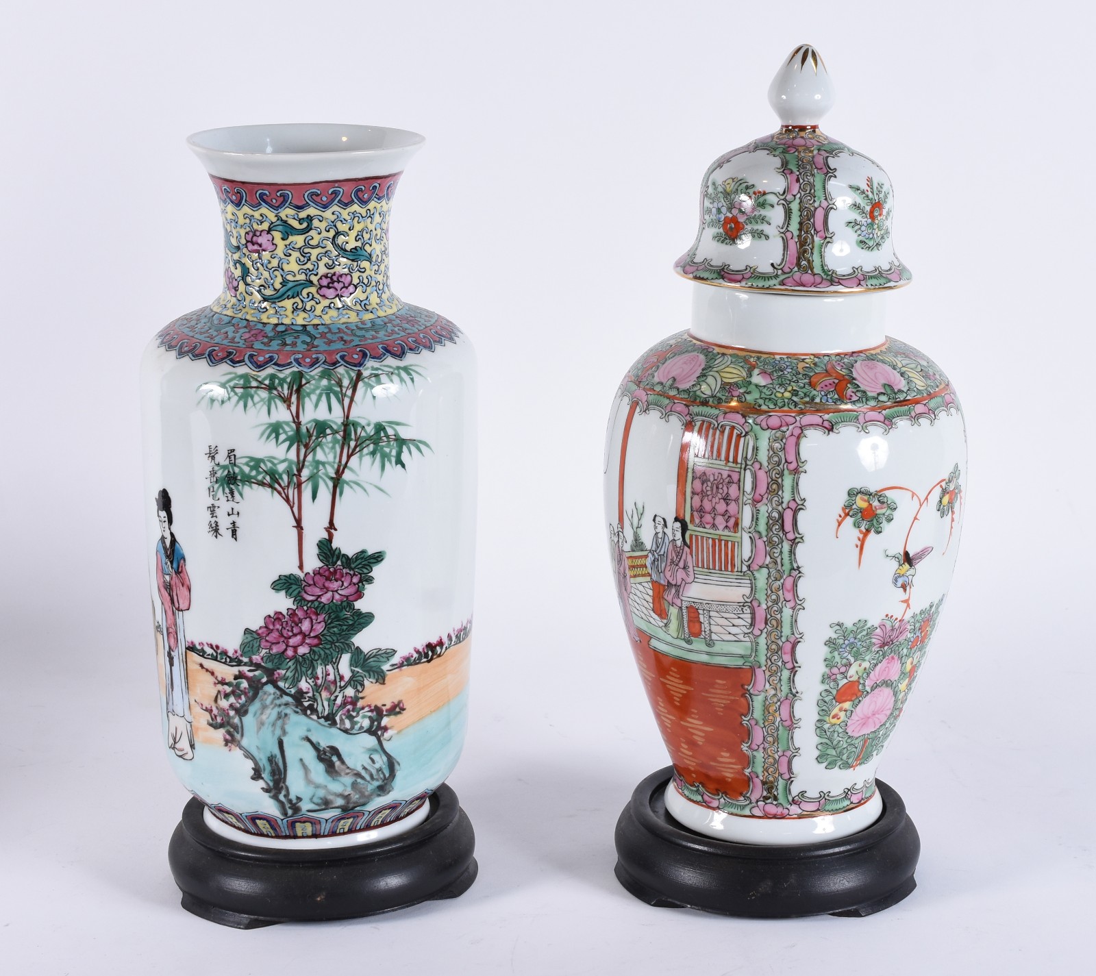 Duas peças de porcelana oriental, desenho em policromia sendo... - foto 2 de 5