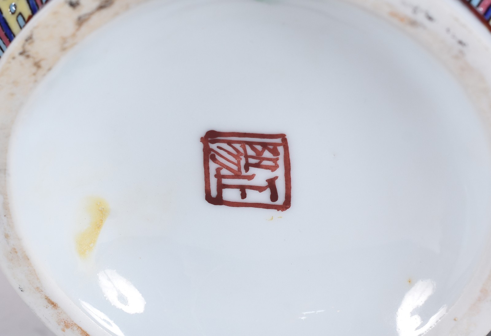 Duas peças de porcelana oriental, desenho em policromia sendo... - foto 5 de 5