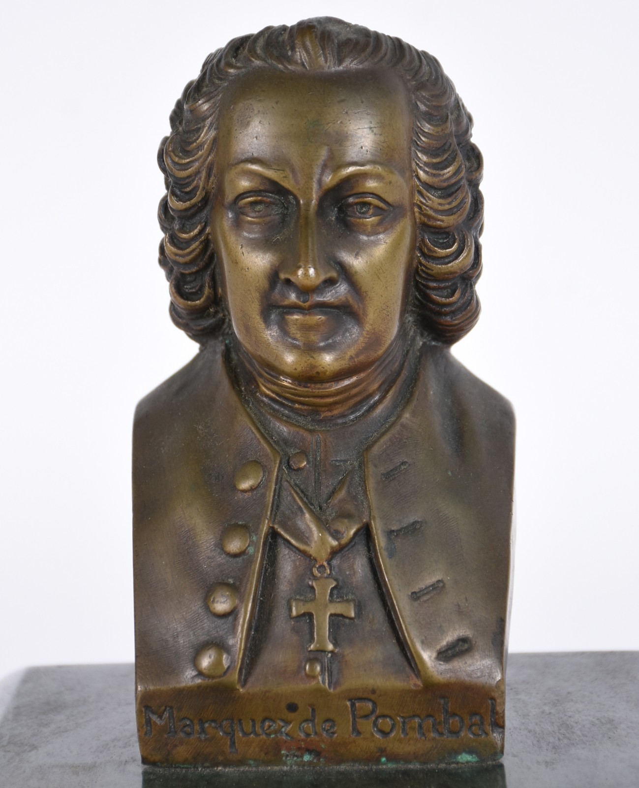 Escultura de bronze dourado representando Marquês de Pombal, base de... - foto 2 de 5