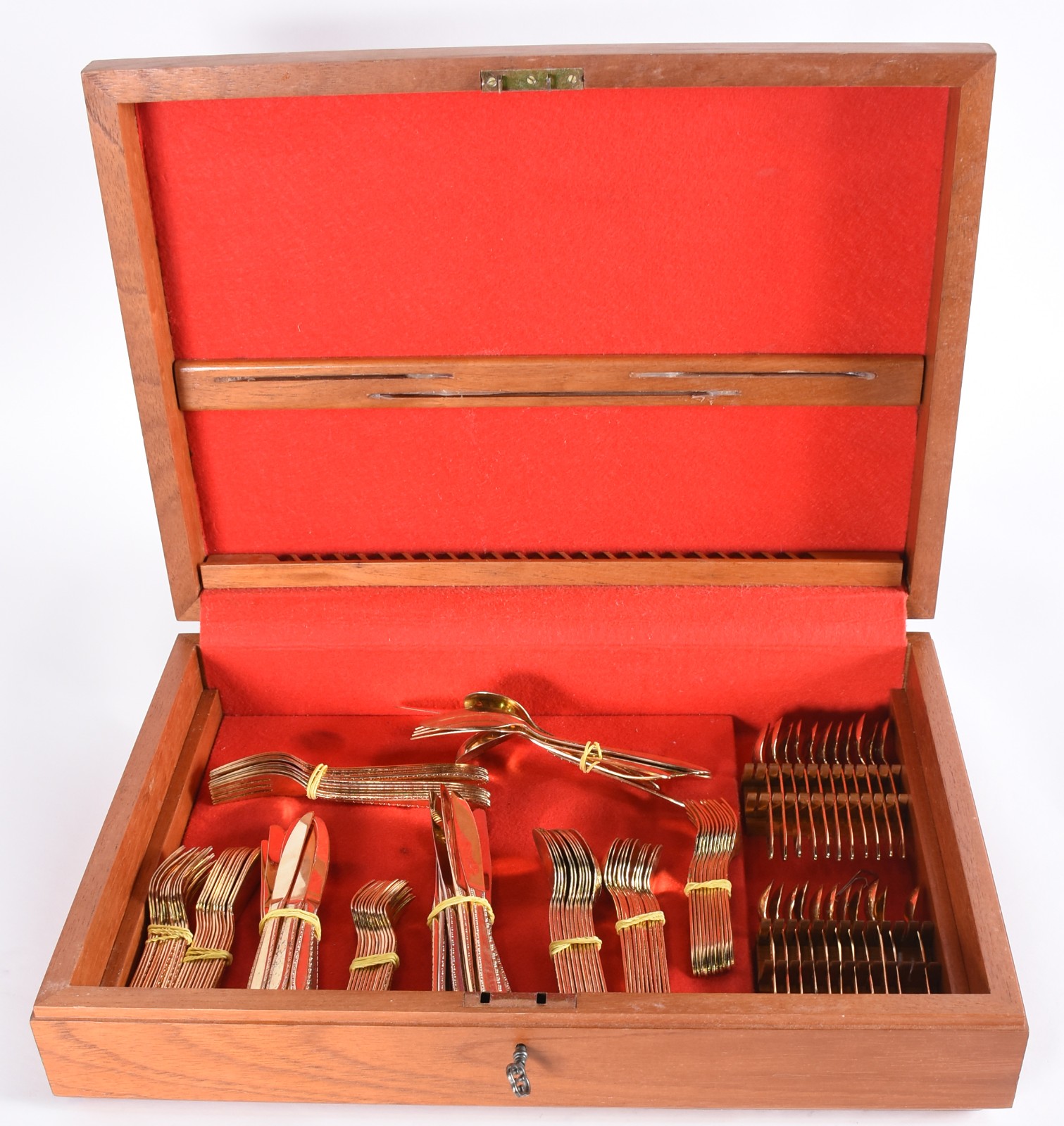 Faqueiro de metal dourado Korea composto de: 12 colheres, 12 garfos... - foto 2 de 7