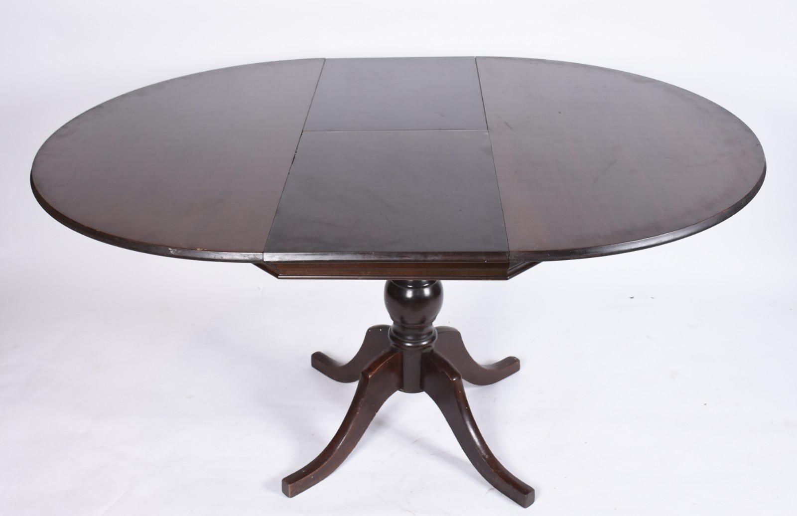 Mesa redonda de jantar em madeira nobre, com tábua extensora (40 cm)... - foto 2 de 5