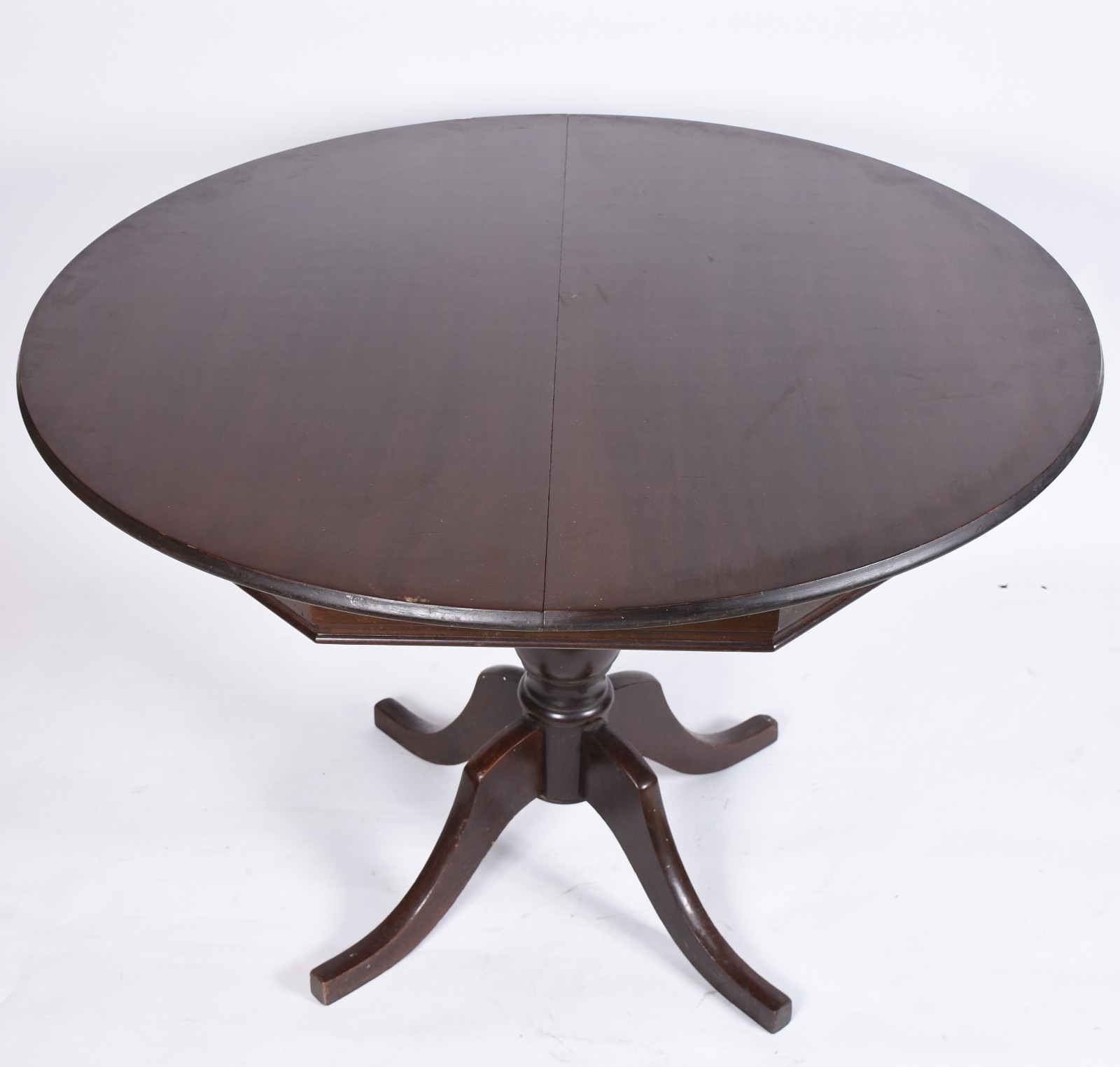 Mesa redonda de jantar em madeira nobre, com tábua extensora (40 cm)... - foto 3 de 5