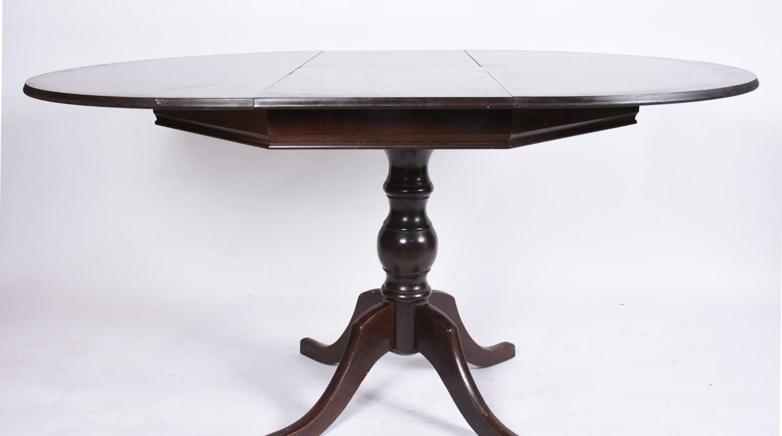 Mesa redonda de jantar em madeira nobre, com tábua extensora (40 cm)... - foto 4 de 5