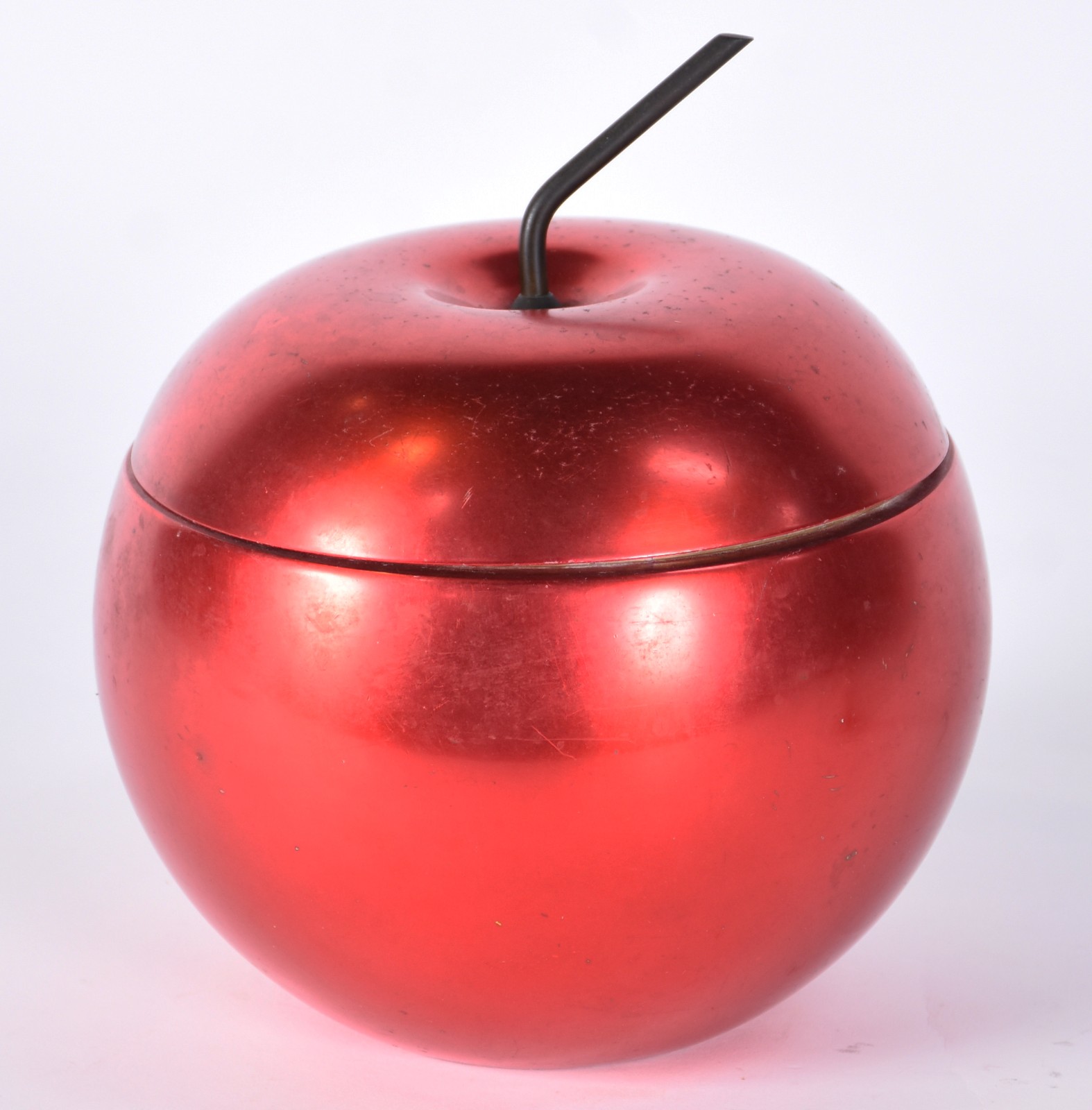 Balde de gelo de metal vermelho feitio maçã, interior de vidro. Anos... - foto 1 de 4
