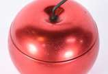 Balde de gelo de metal vermelho feitio  maçã, i... - Balde de gelo de metal vermelho feitio  maçã, interior de vidro. Anos 60.