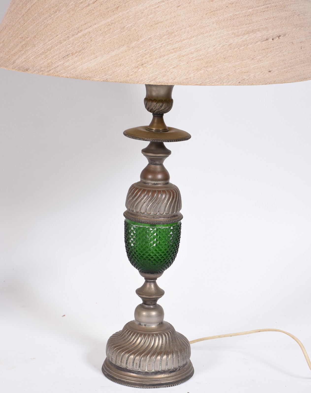 Par de abatjoures com bases de metal e detalhes em vidro verde... - foto 4 de 5