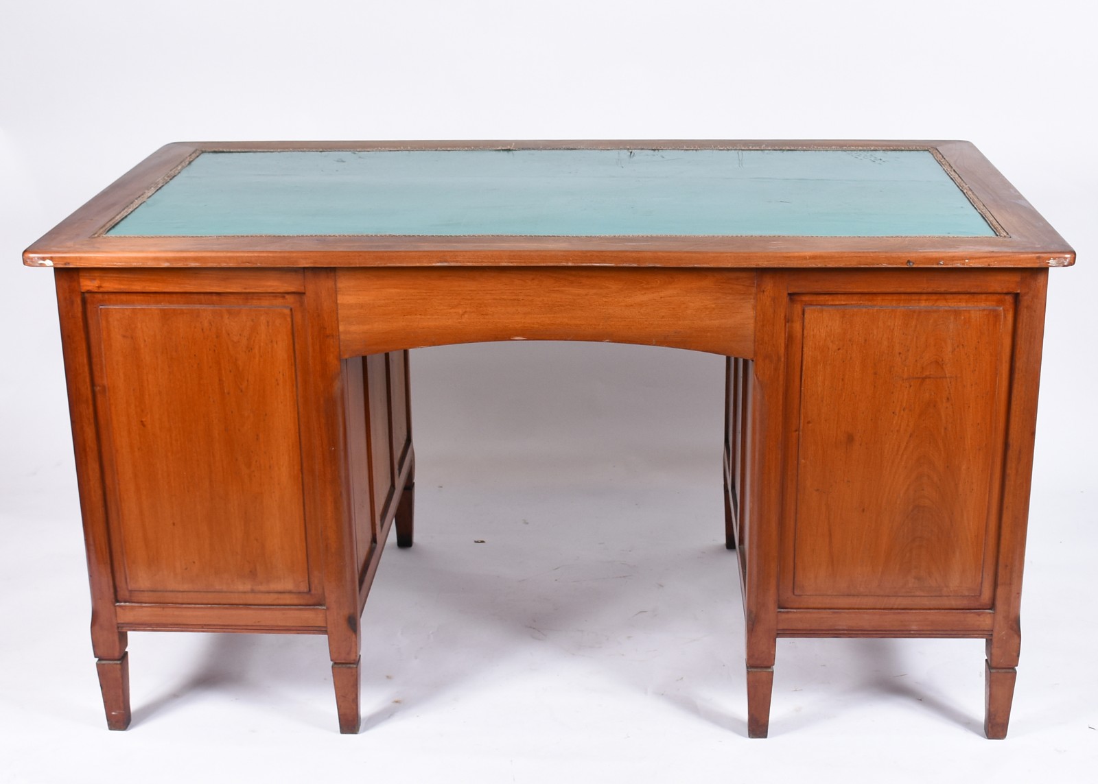 Mesa de escritório de madeira nobre, tampo retangular e tres fileiras... - foto 4 de 10