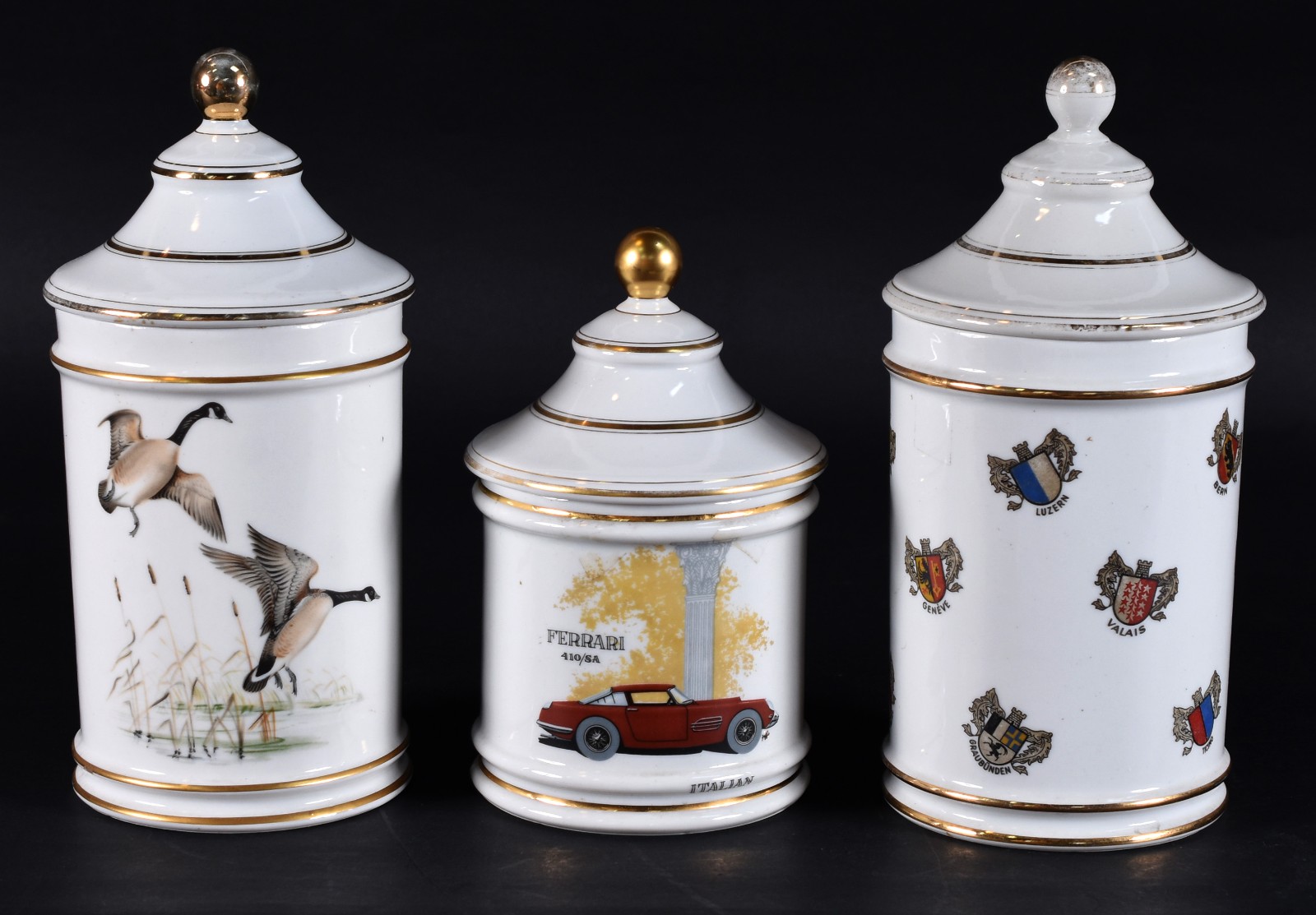 Três potes de porcelana Saler na cor branca decorados com motivos... - foto 1 de 5