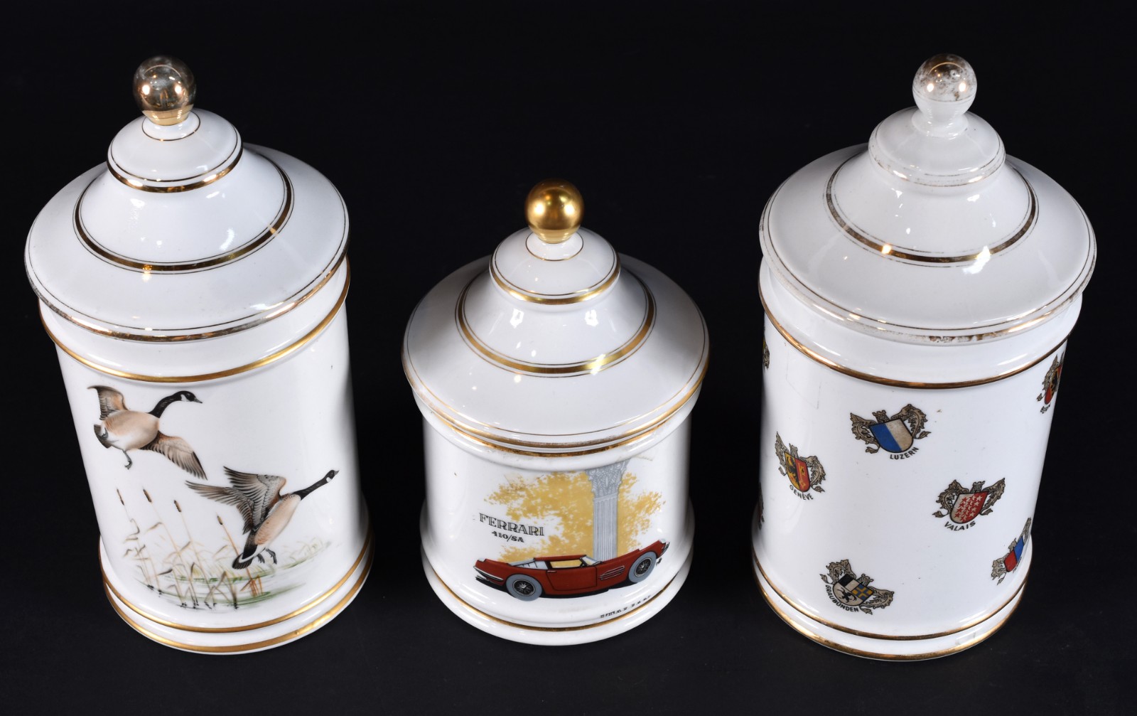 Três potes de porcelana Saler na cor branca decorados com motivos... - foto 2 de 5