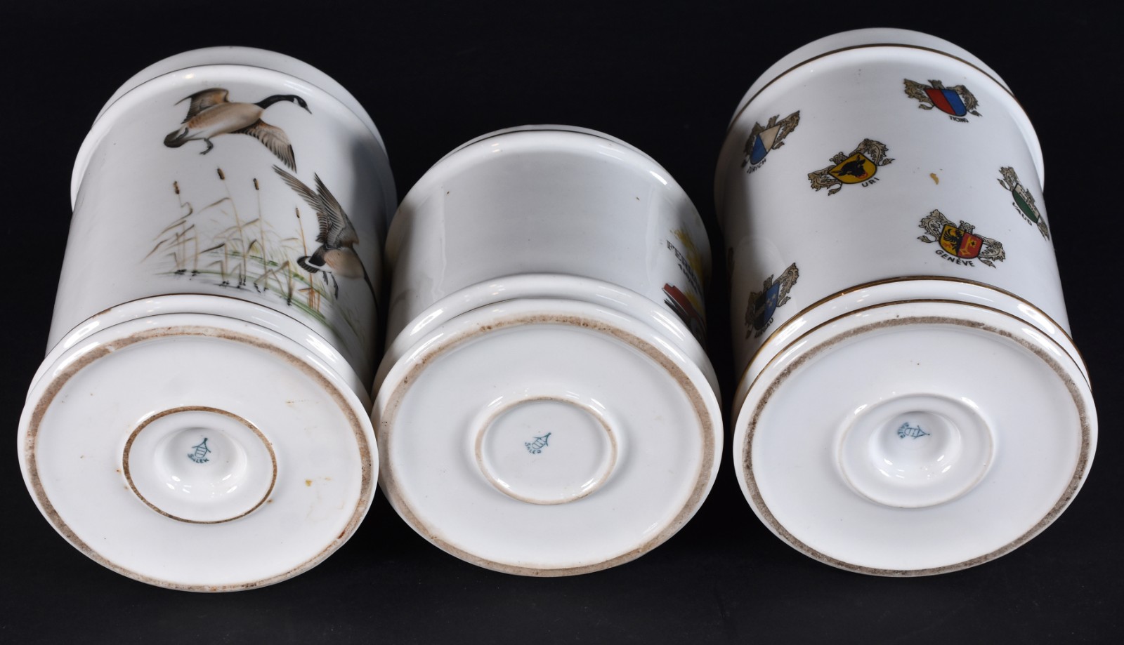 Três potes de porcelana Saler na cor branca decorados com motivos... - foto 4 de 5