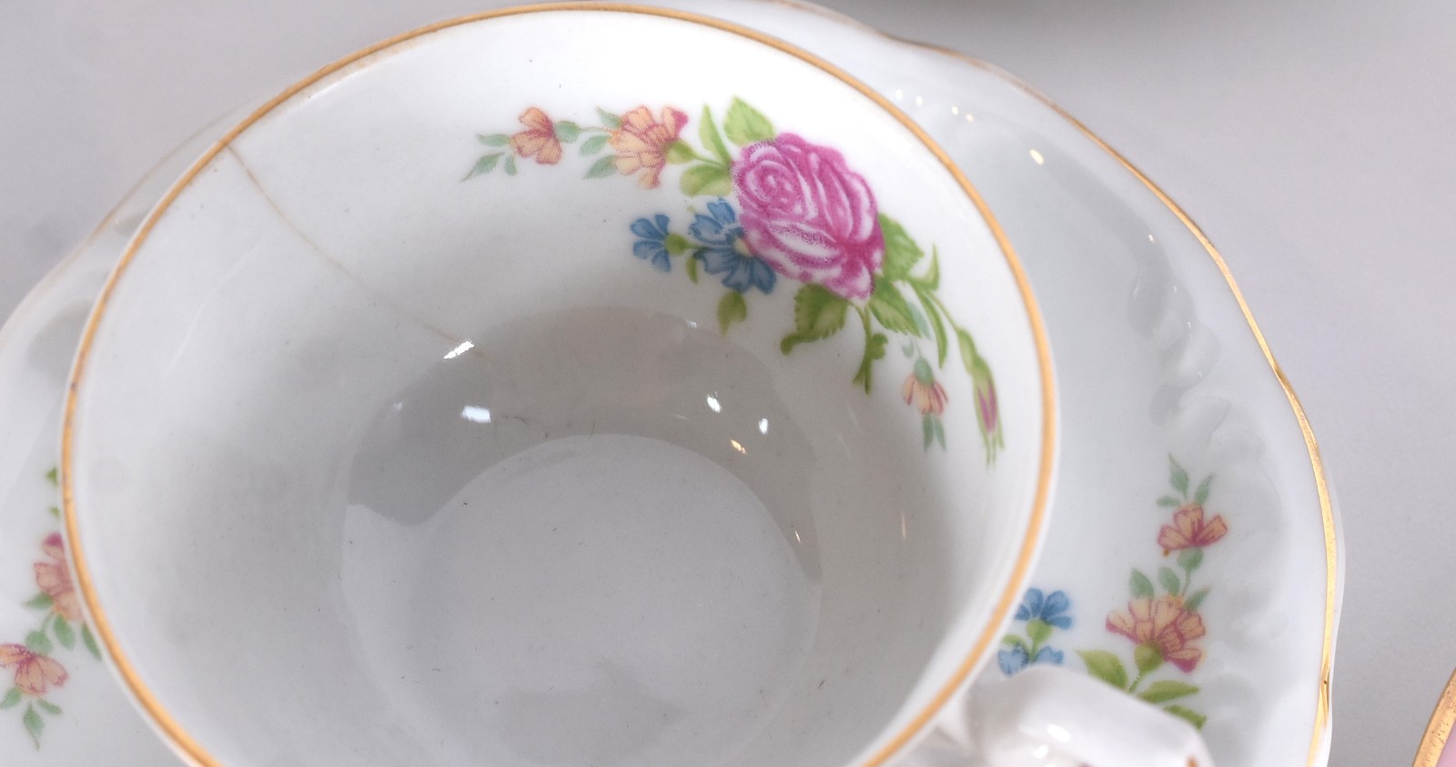 Conjunto com 19 xícaras para chá e café com seus respectivos pires... - foto 3 de 6
