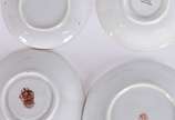 Conjunto com 19 xícaras para chá e café com seu... - Conjunto com 19 xícaras para chá e café com seus respectivos pires, em porcelana de diversos modelos e procedências.