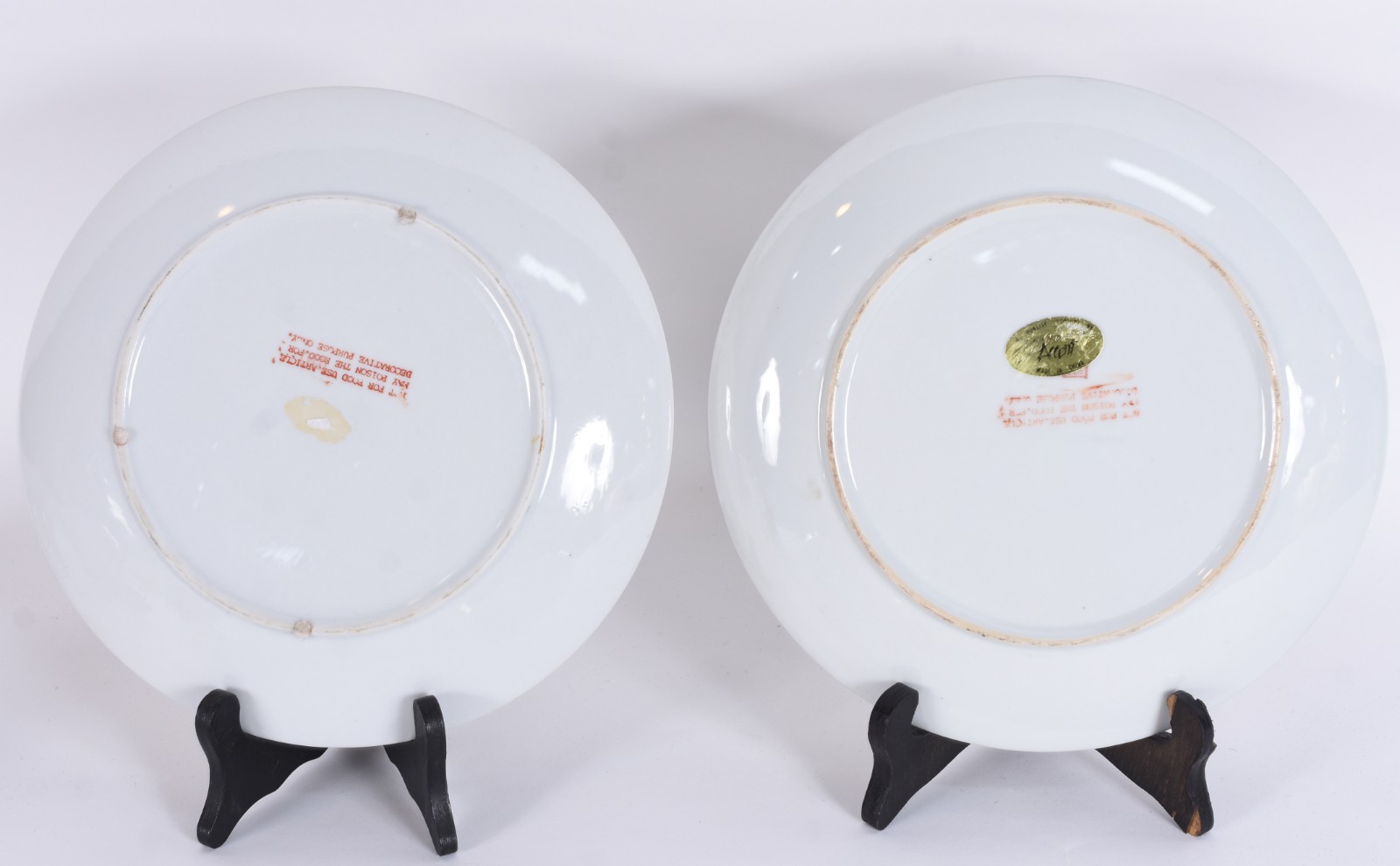 Quatro peças diversas, sendo: par de pratos de porcelana chinesa... - foto 4 de 4