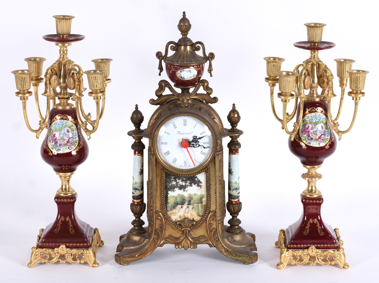 Terno de metal dourado com relógio á pilha e par de candelabros de... - foto 1 de 5