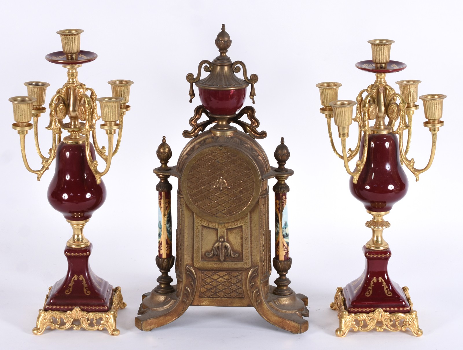Terno de metal dourado com relógio á pilha e par de candelabros de... - foto 4 de 5