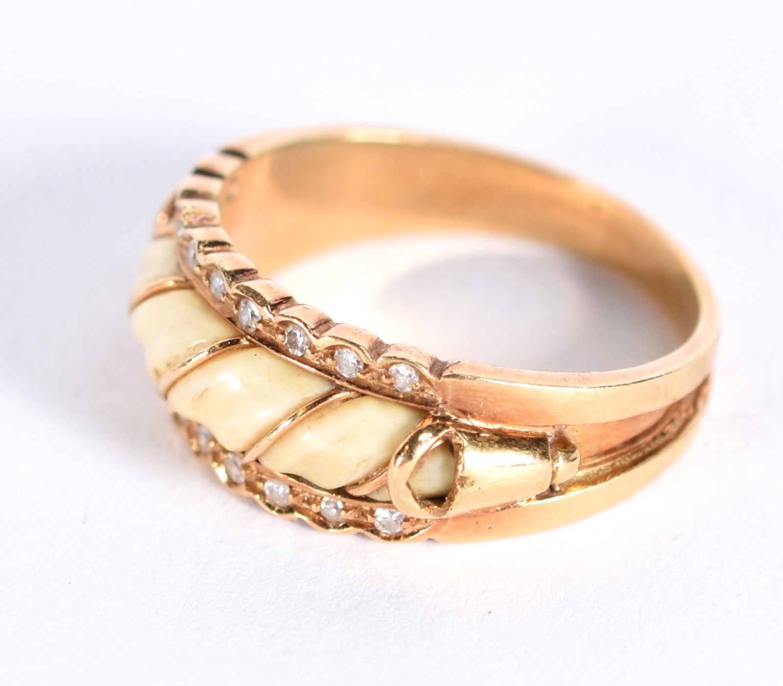 Anel de ouro 18k com pequenos brilhantes, aro 18 (Por motivos de... - foto 2 de 4