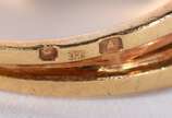 Anel de ouro 18k com pequenos brilhantes, aro 1... - Anel de ouro 18k com pequenos brilhantes, aro 18 (Por motivos de segurança a peça não se encontra na loja)