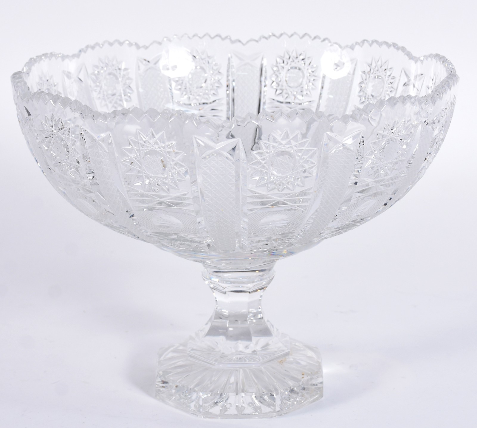 Bowl de cristal tcheco lapidado com pé alto. - foto 1 de 4