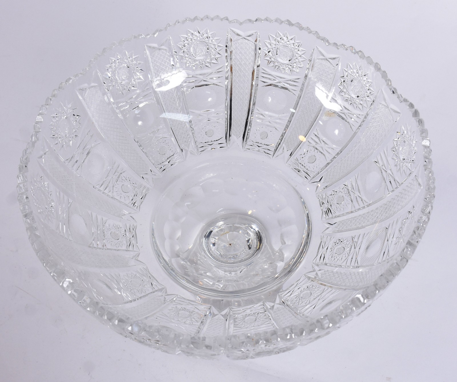 Bowl de cristal tcheco lapidado com pé alto. - foto 3 de 4